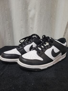 Nike Dunks (Panda) YOUTH 6.5 Low-Top Sneakers - Classic Contrast Design